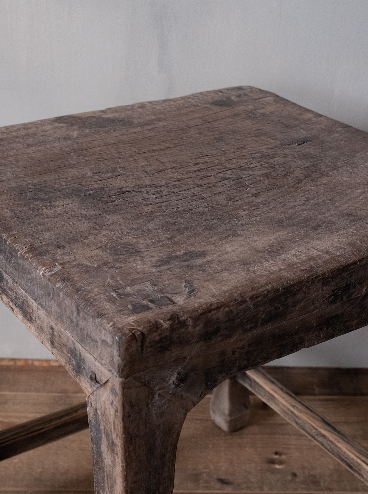 Larusi - FO315 – Vintage wood side table – China
